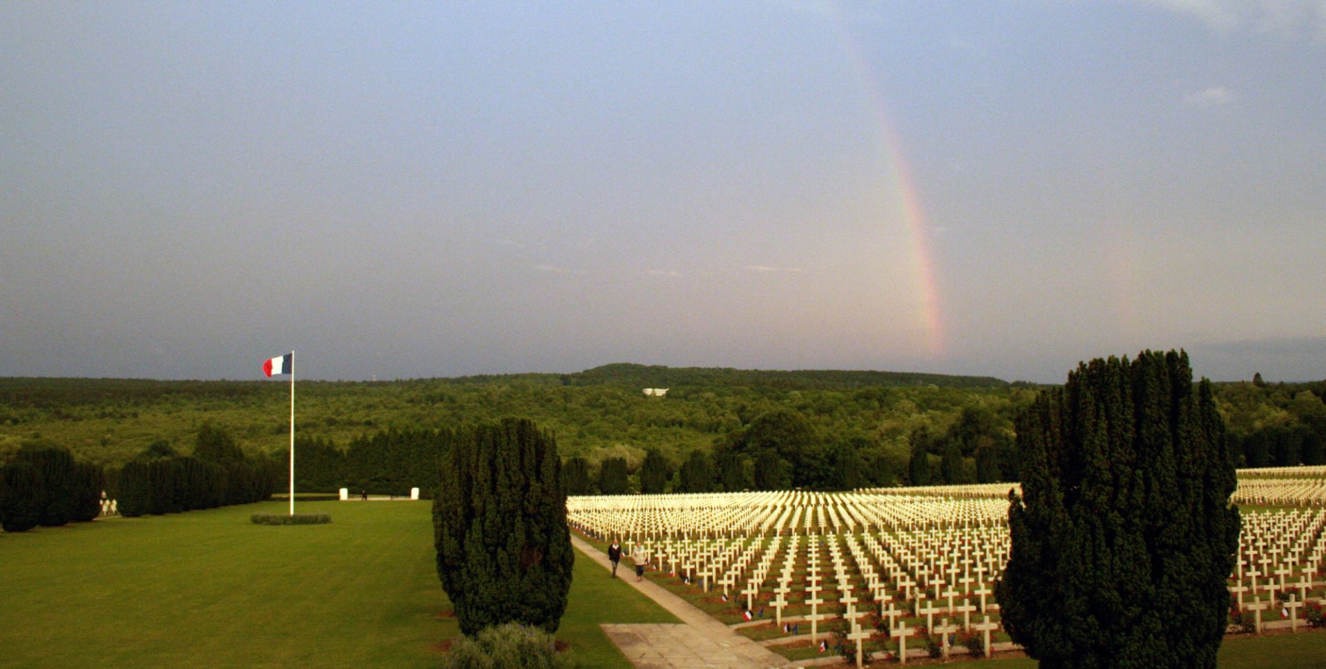 Vom Ort nationalen Triumphs zur Stätte europäischer Versöhnung? Verdun 100 Jahre nach dem Ersten Weltkrieg (1916-2016) Vom Ort nationalen Triumphs zur Stätte europäischer Versöhnung? Verdun 100 Jahre nach dem Ersten Weltkrieg (1916-2016)
