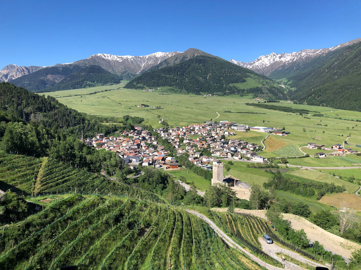 Südtirol – wirtschaftliches Erfolgsmodell an der Sonnenseite der Alpen: GeoComPass UNTERWEGS Südtirol – wirtschaftliches Erfolgsmodell an der Sonnenseite der Alpen: GeoComPass UNTERWEGS